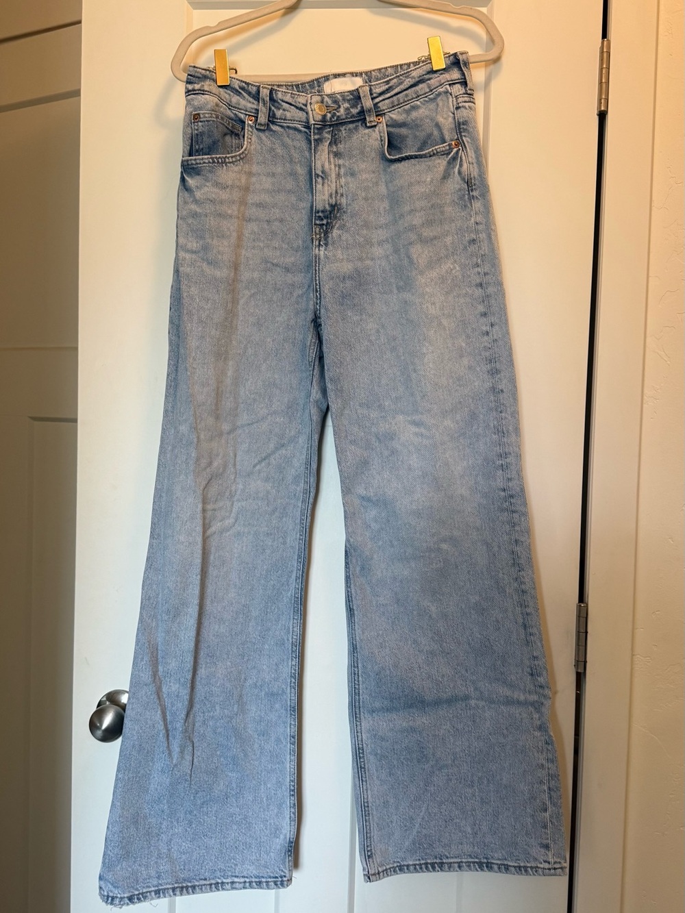 H&M Light Wash Wide Leg Jeans in Pale Blue